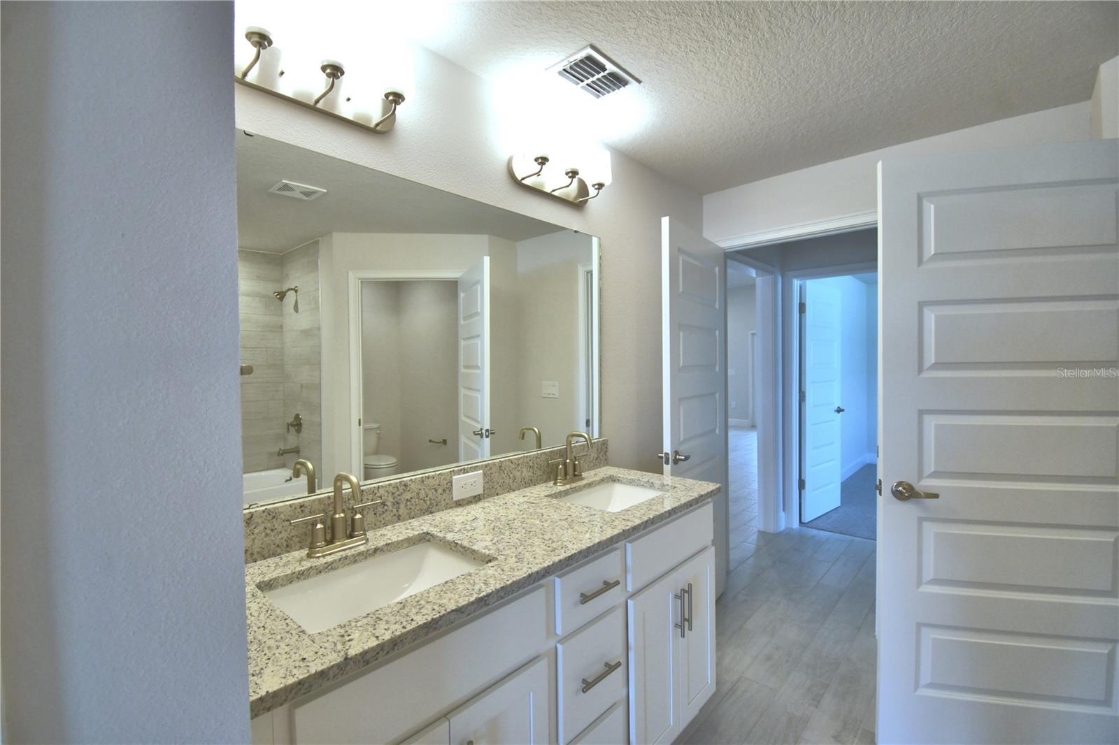 Image 37 of 74 For 5114 Villa Crest Way