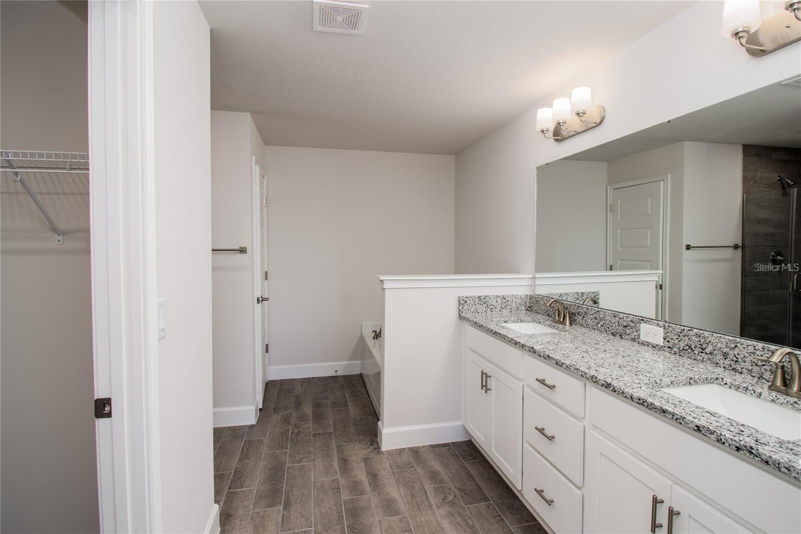 Image 16 of 23 For 5108 Villa Crest Way