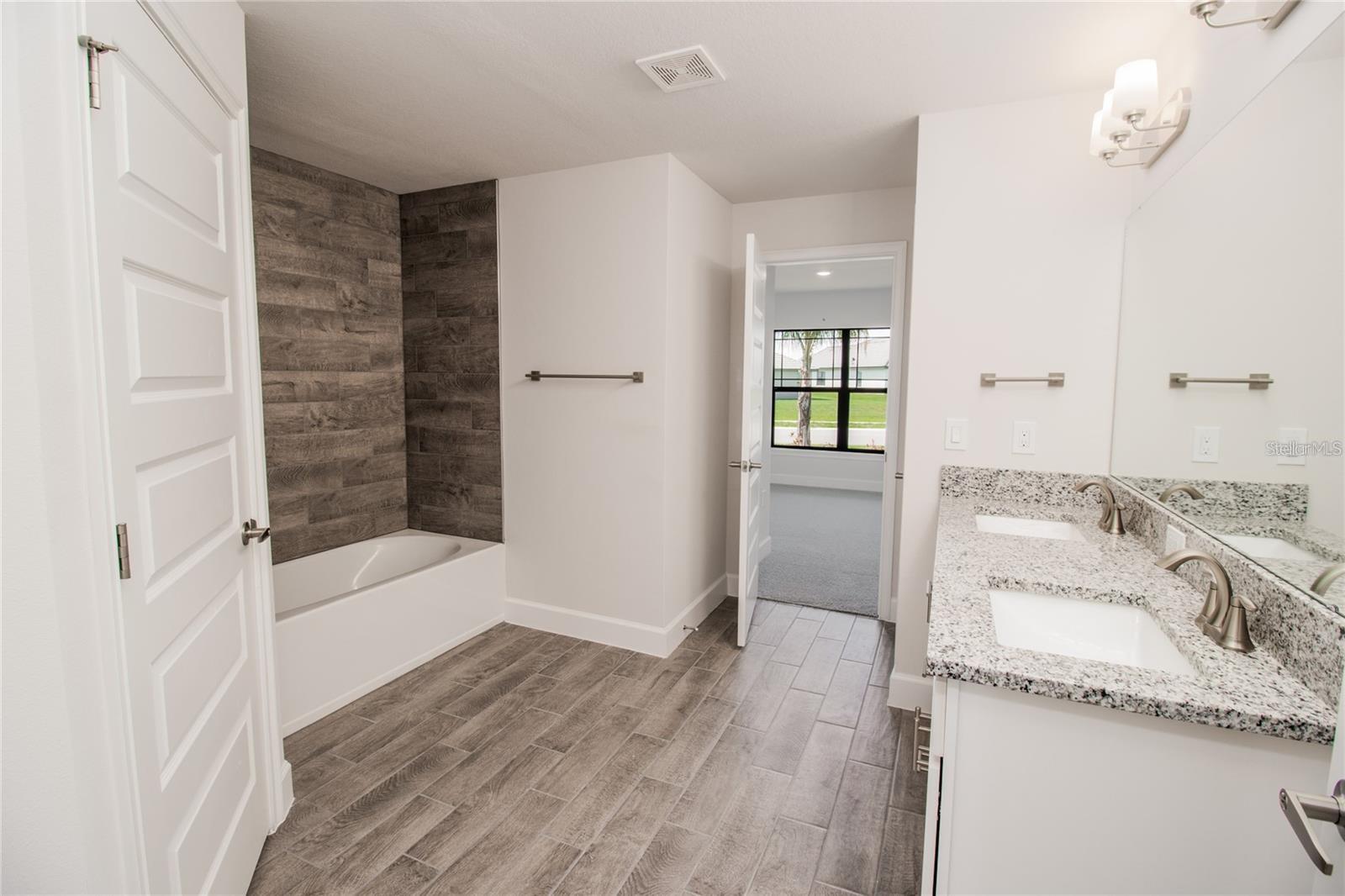 Image 17 of 23 For 5108 Villa Crest Way