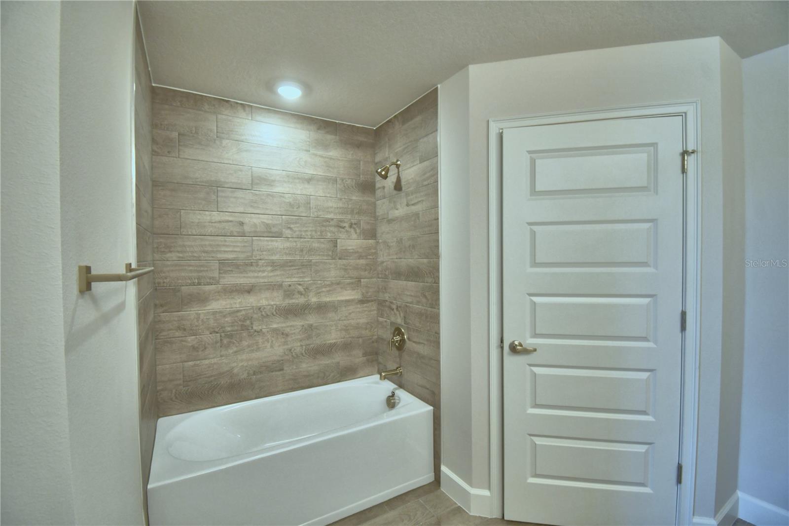 Image 32 of 73 For 5108 Villa Crest Way