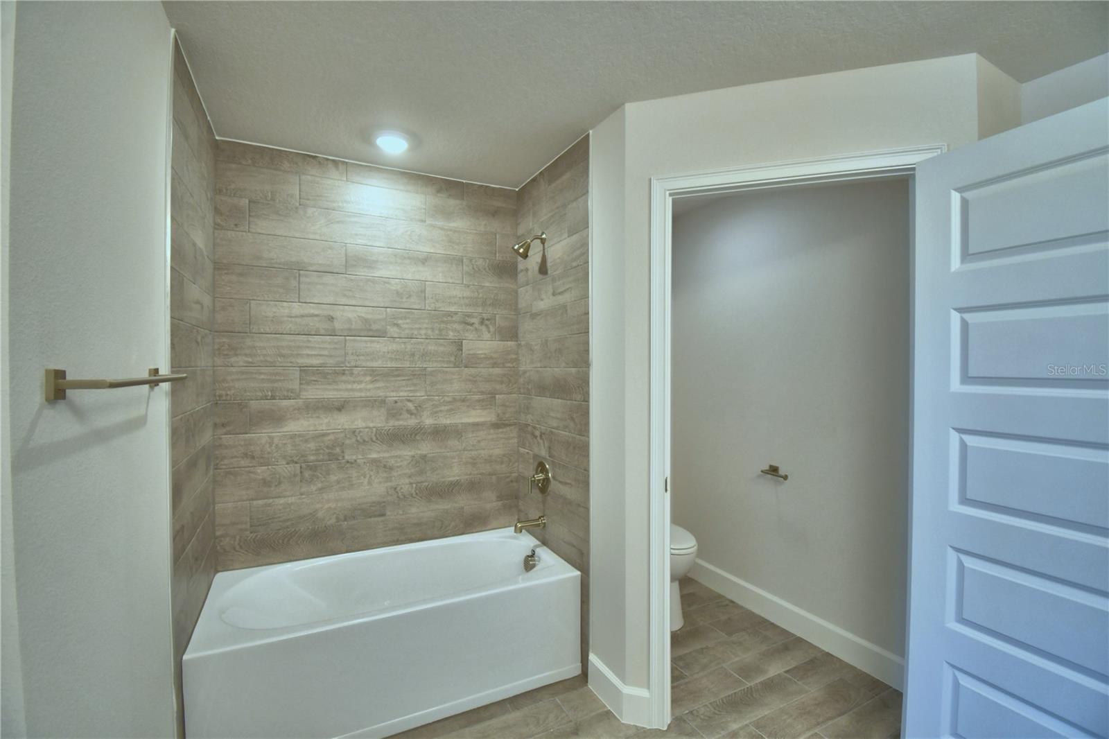 Image 33 of 73 For 5108 Villa Crest Way