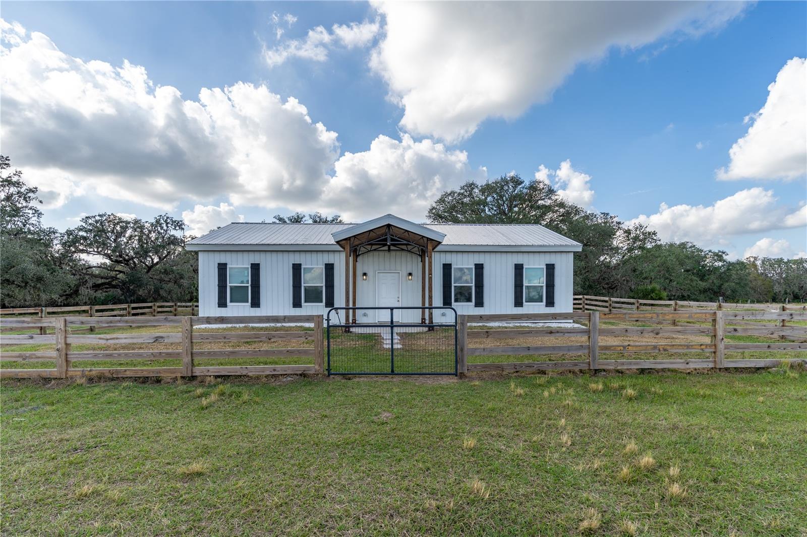 Details for 207 King Road, WAUCHULA, FL 33873