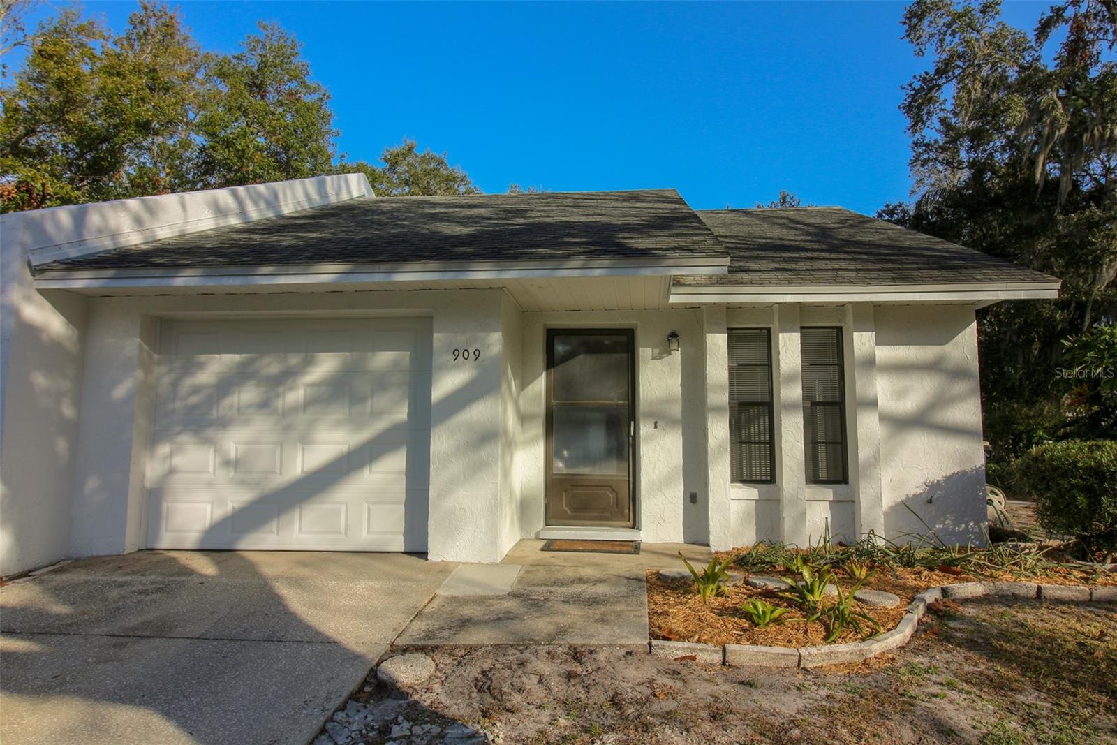 Details for 909 Winnie Lane, LAKELAND, FL 33813