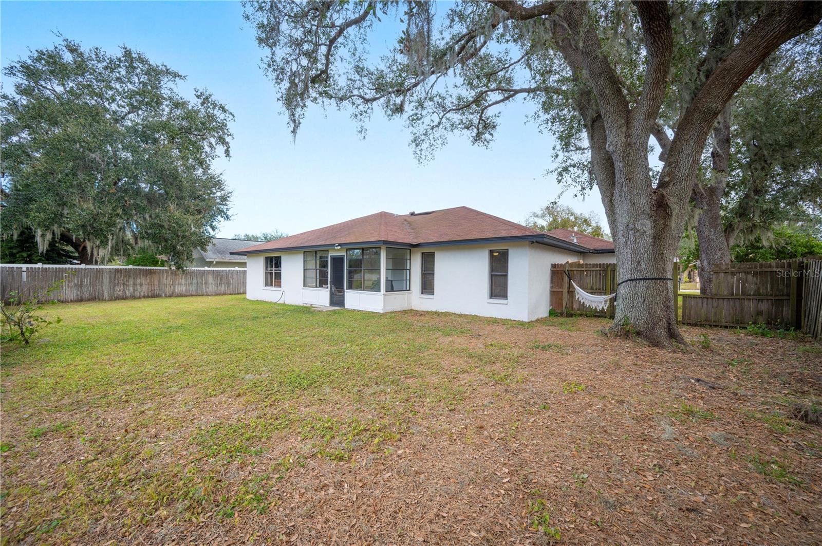 Listing photo id 38 for 1413 Sandalwood Drive