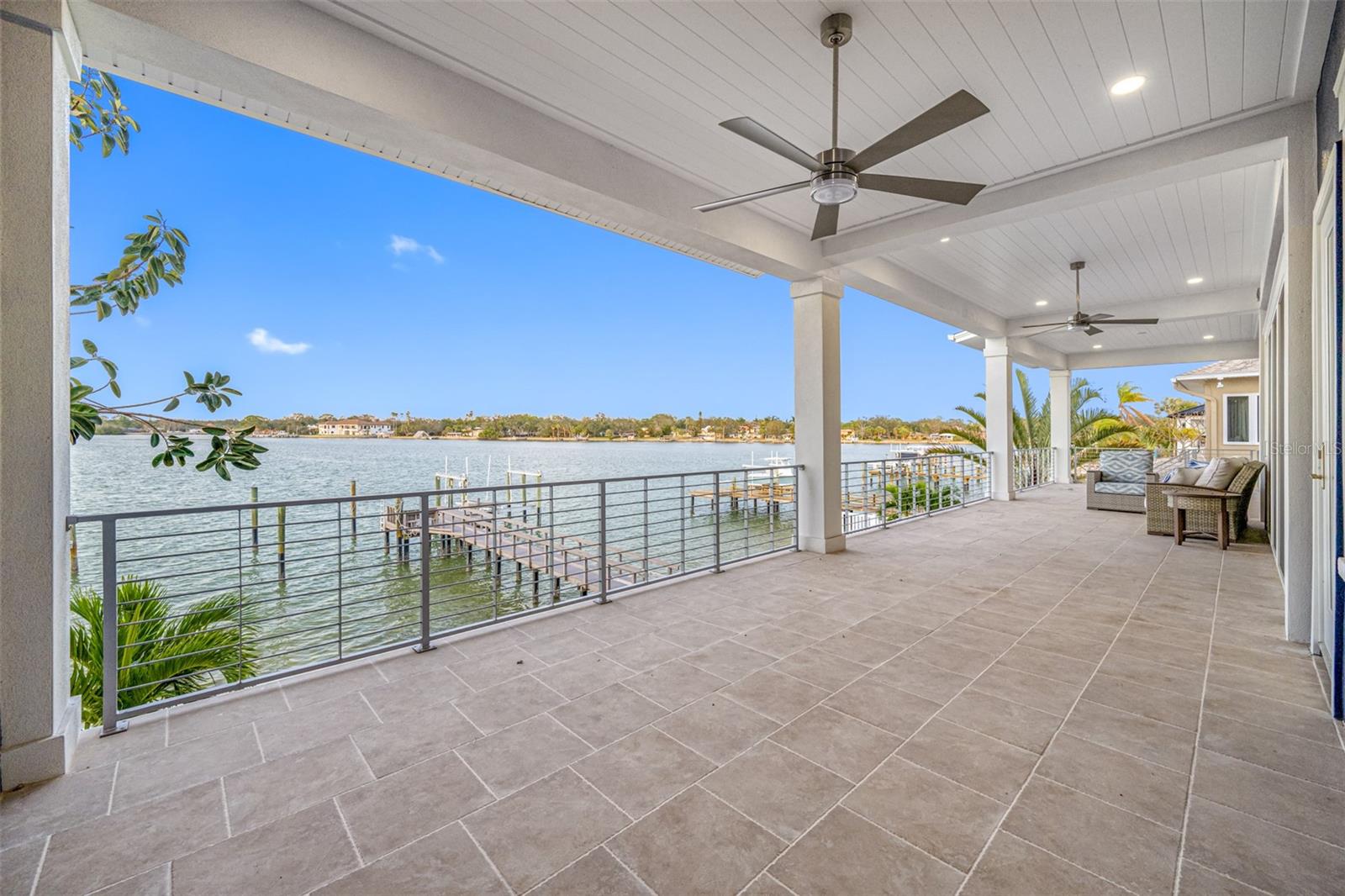 Listing photo id 61 for 7899 Causeway Boulevard N