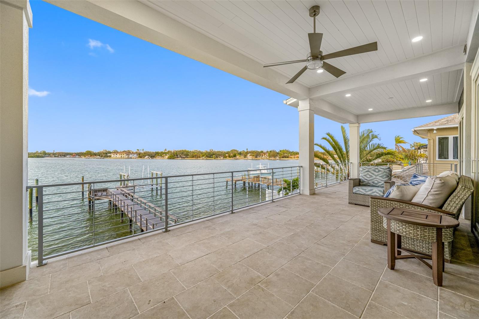 Listing photo id 64 for 7899 Causeway Boulevard N