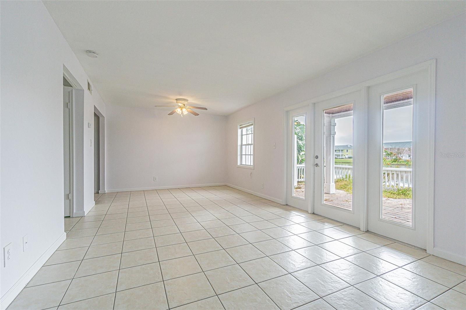 Listing photo id 9 for 190 Pompano Drive Se A