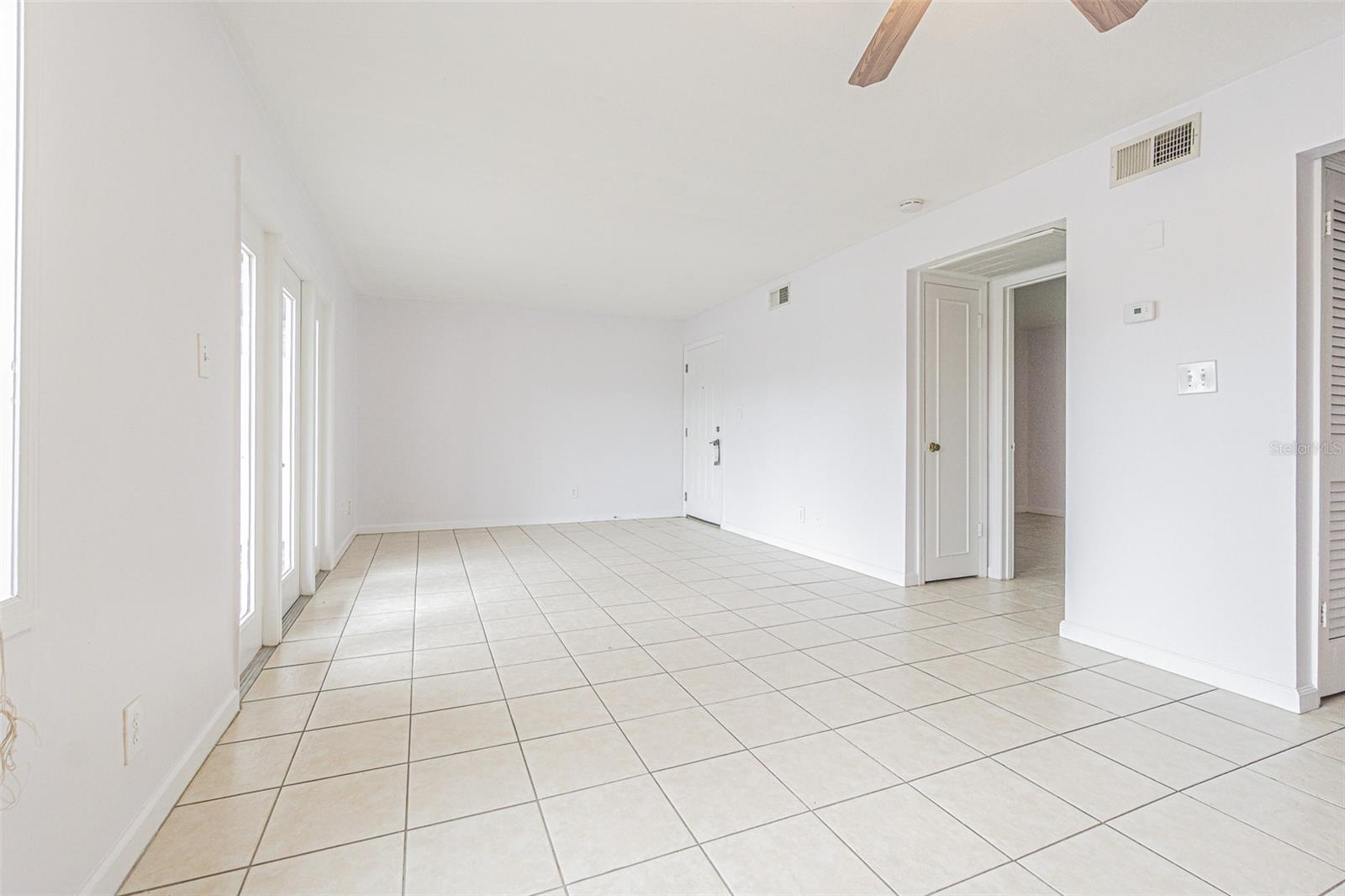 Listing photo id 4 for 190 Pompano Drive Se A