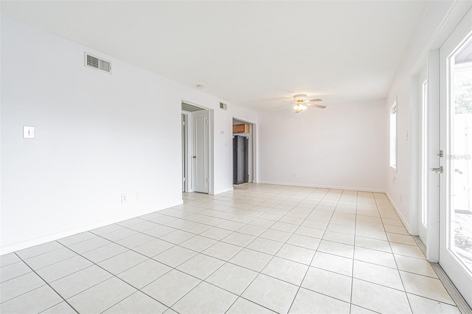 Listing photo id 6 for 190 Pompano Drive Se A