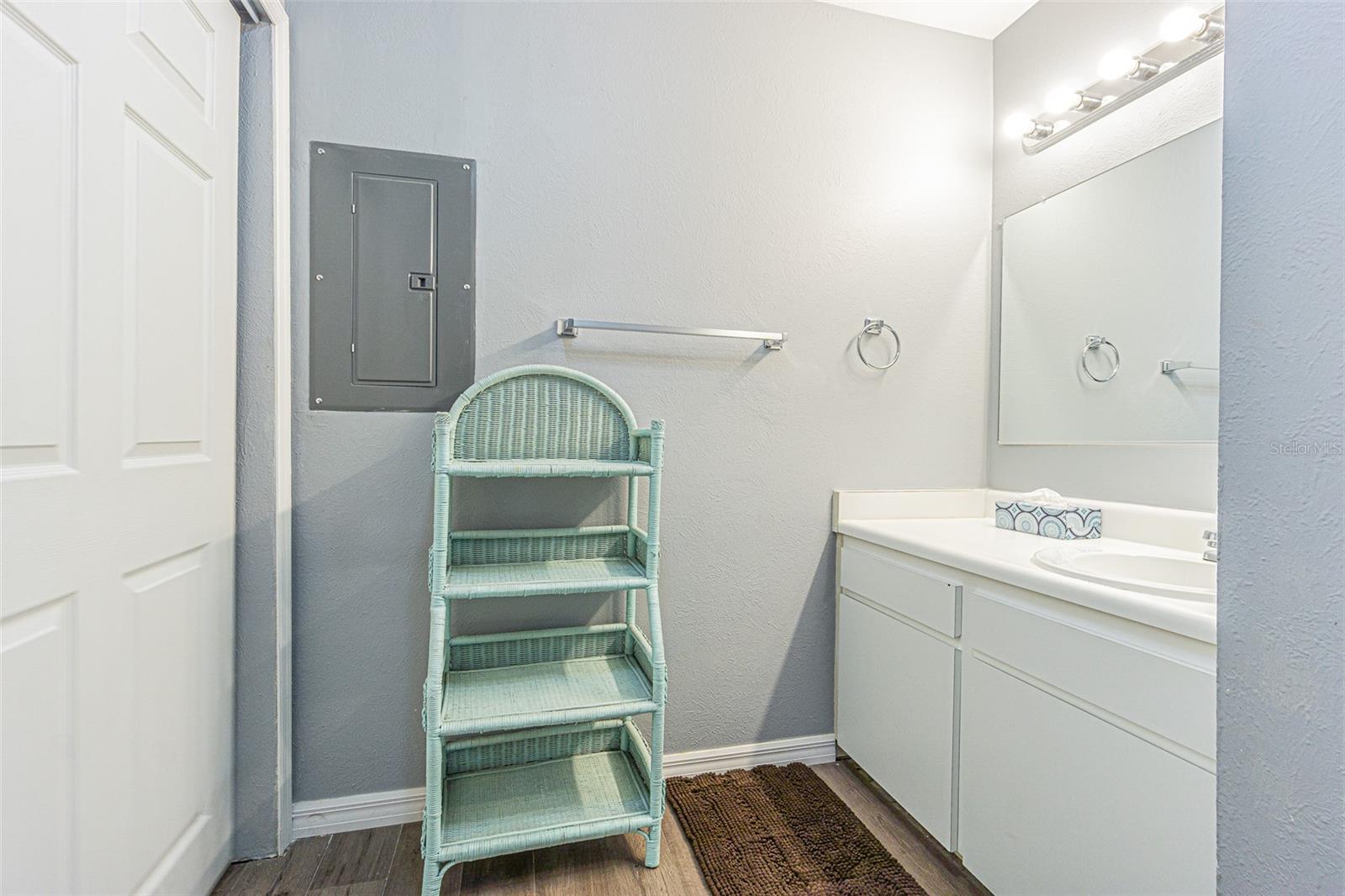 Listing photo id 12 for 1799 Highland Avenue 26