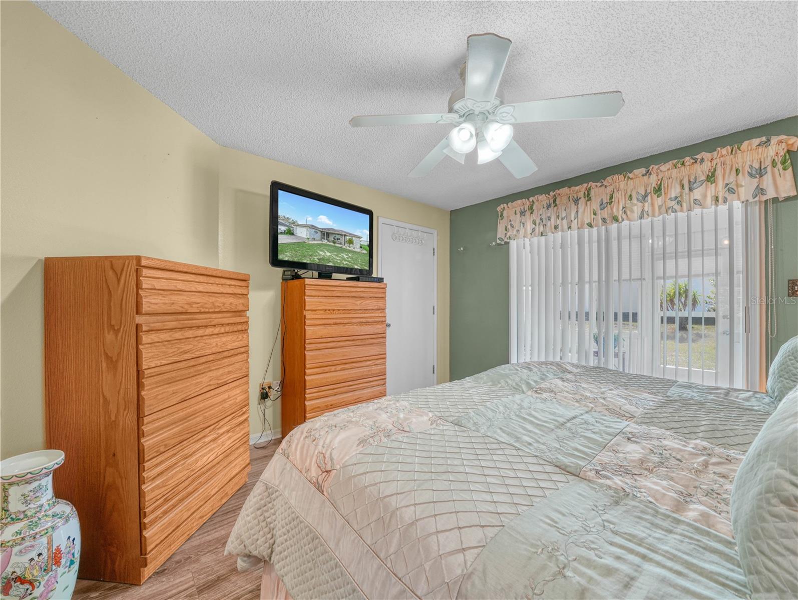 Image 13 of 23 For 1007 Canary Circle S