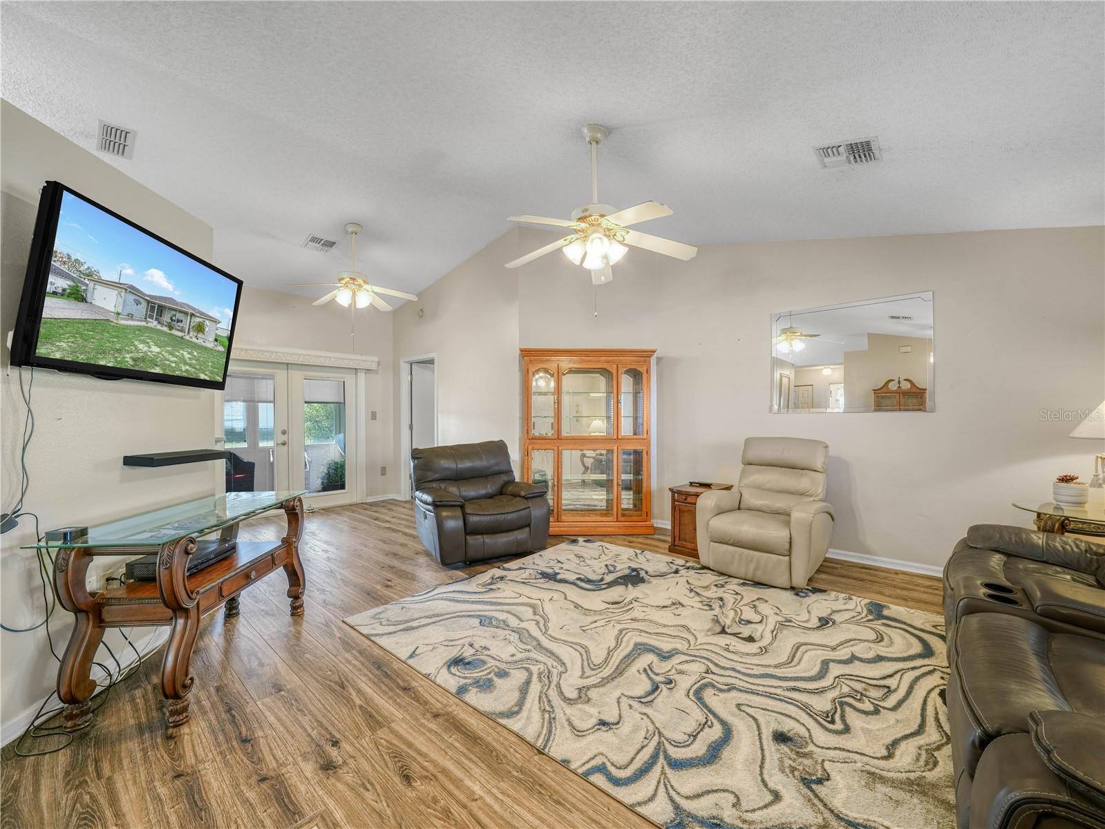 Image 3 of 23 For 1007 Canary Circle S