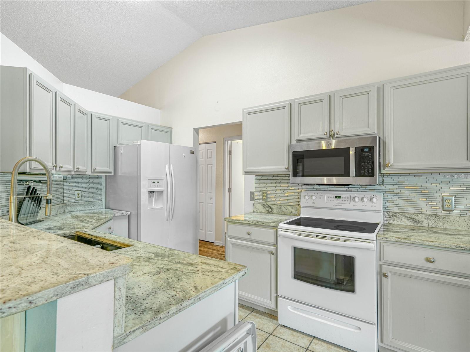 Image 5 of 23 For 1007 Canary Circle S