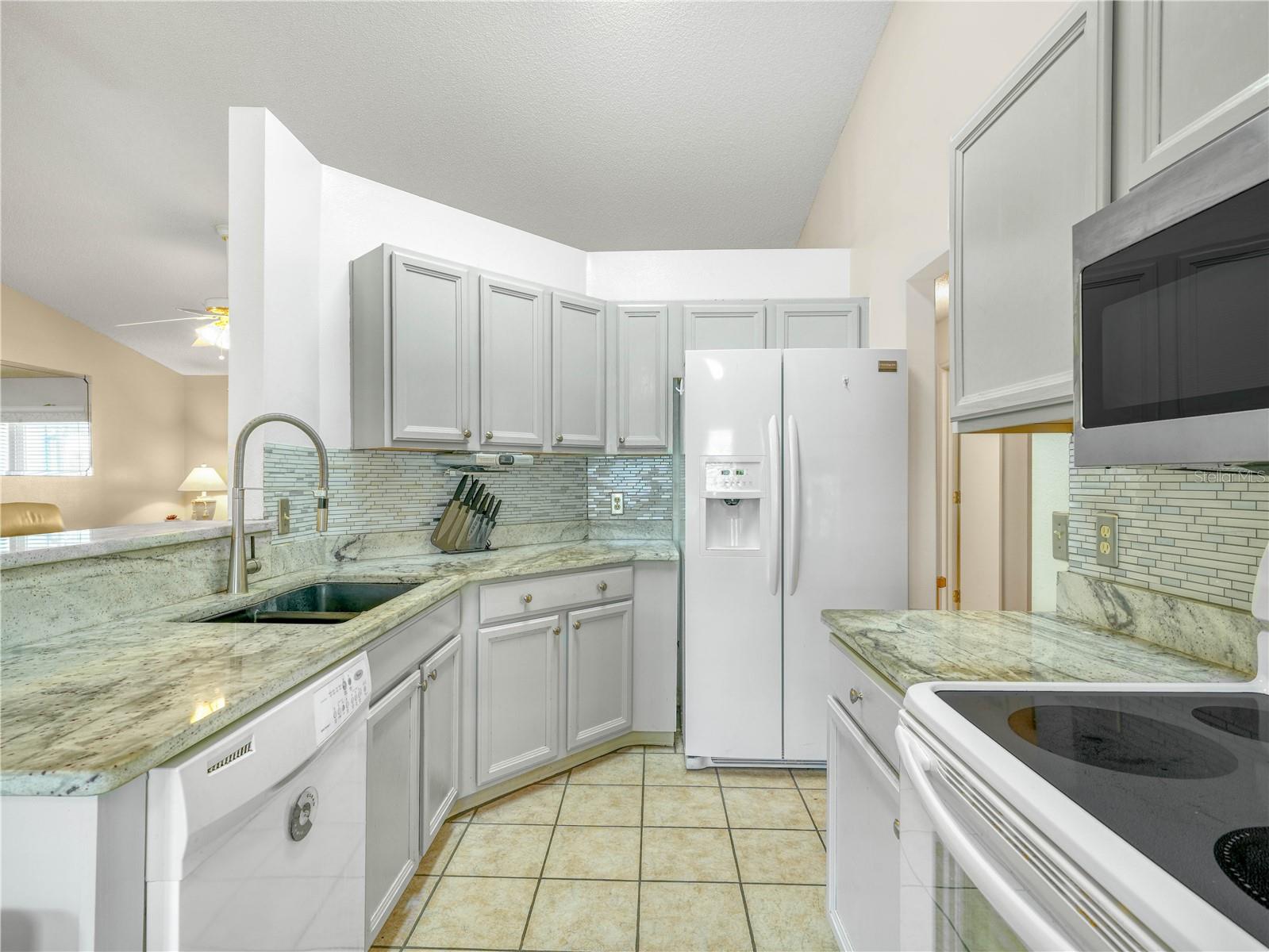 Image 7 of 23 For 1007 Canary Circle S