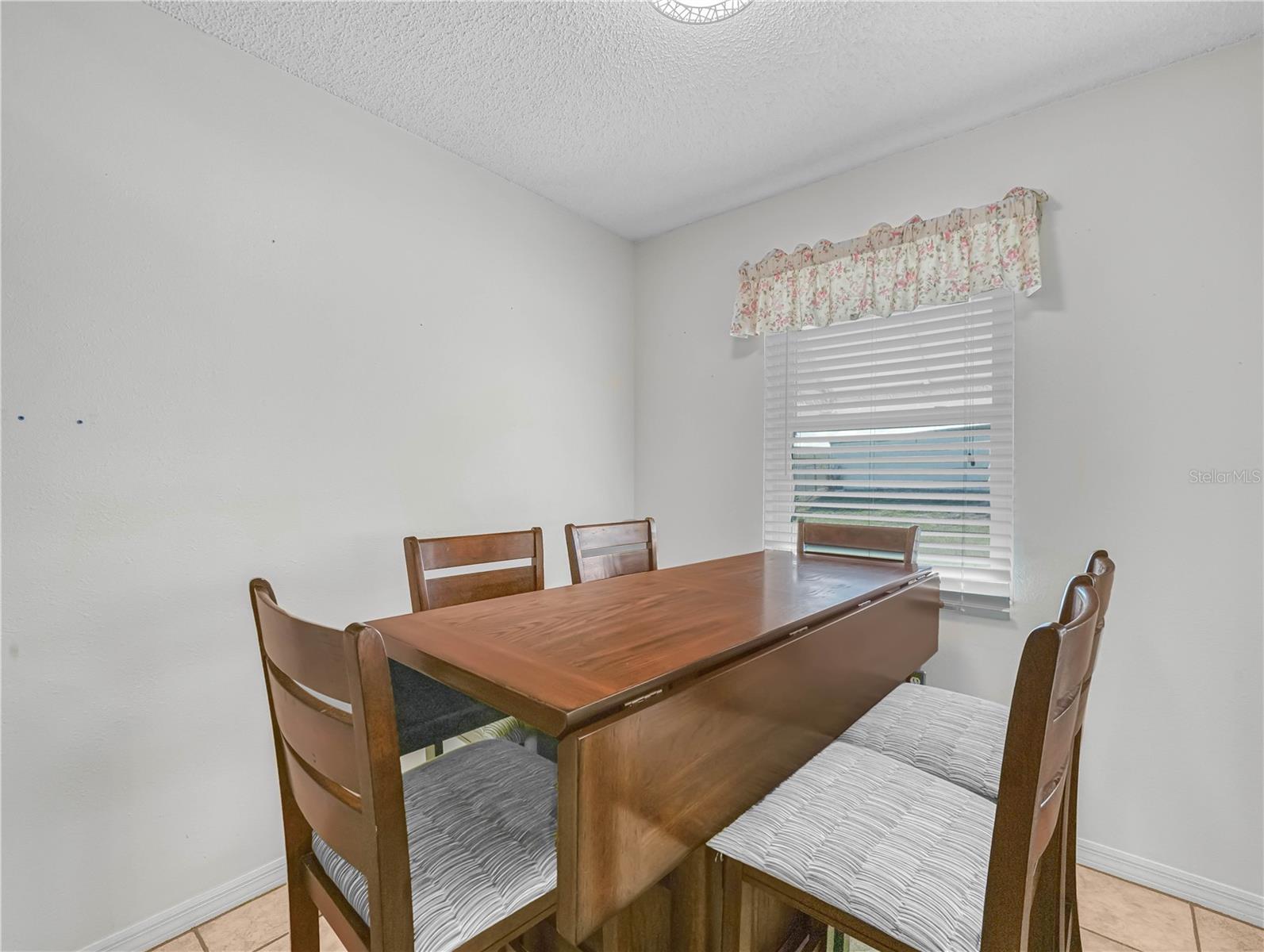 Image 8 of 23 For 1007 Canary Circle S
