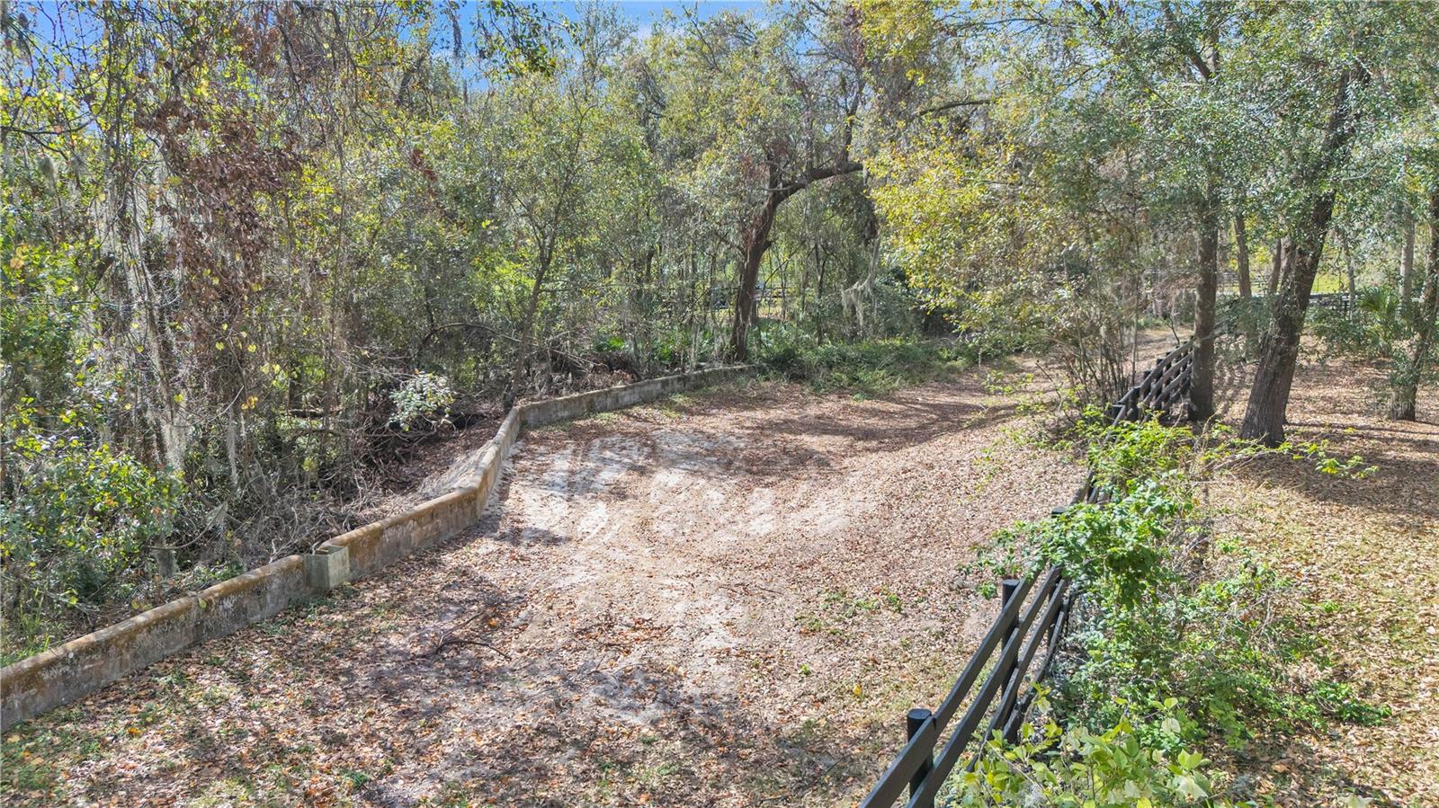 Image 6 of 96 For 6942 Indian Creek Park Drive