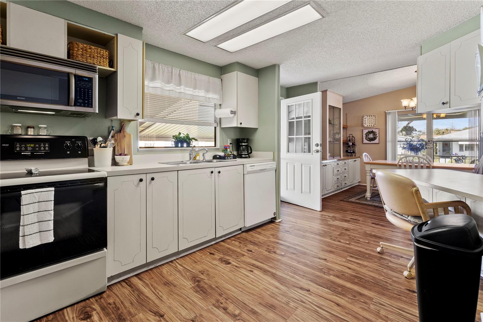 Image 17 of 47 For 4911 Colonnades Club Boulevard
