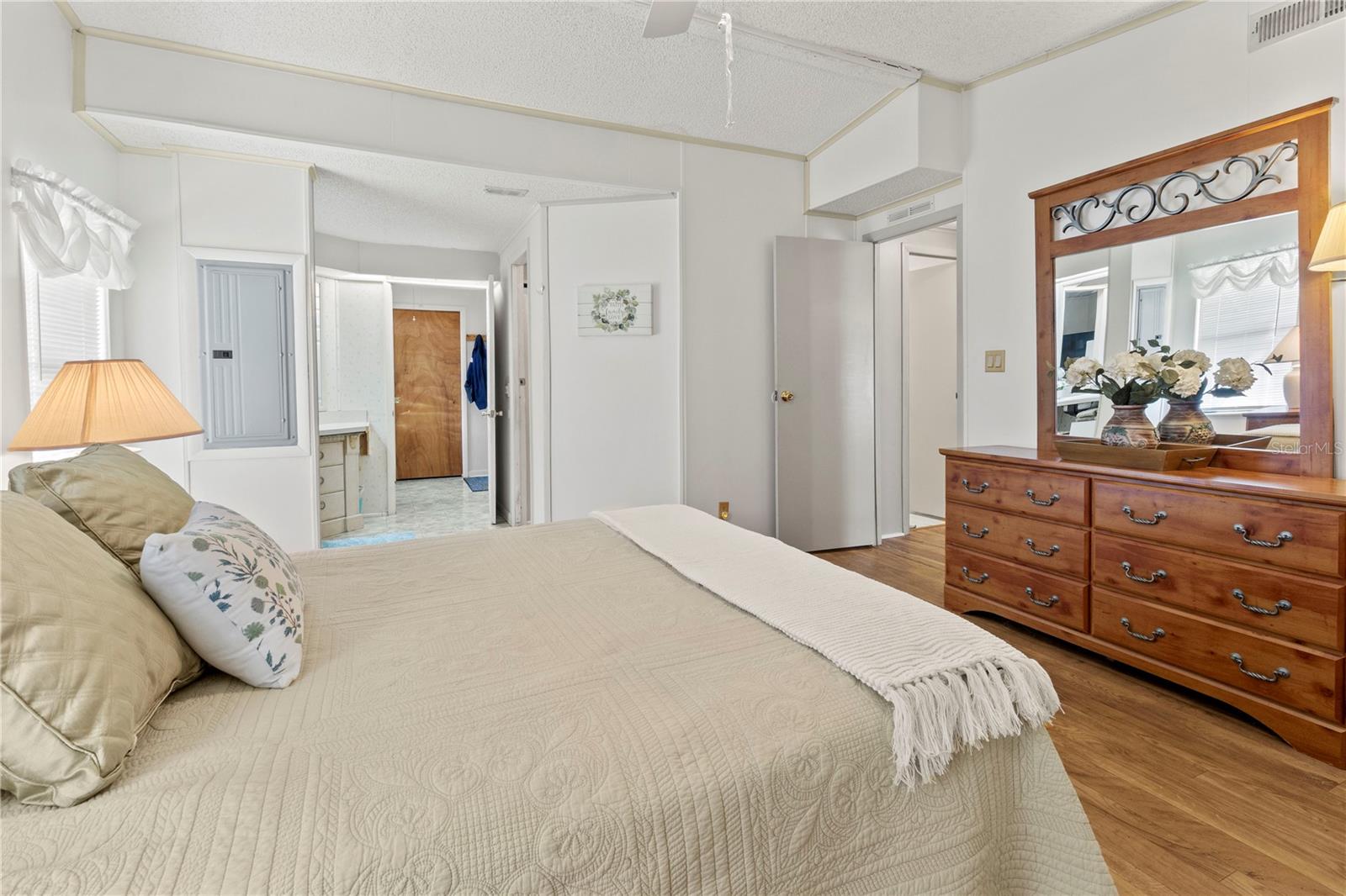 Image 24 of 47 For 4911 Colonnades Club Boulevard