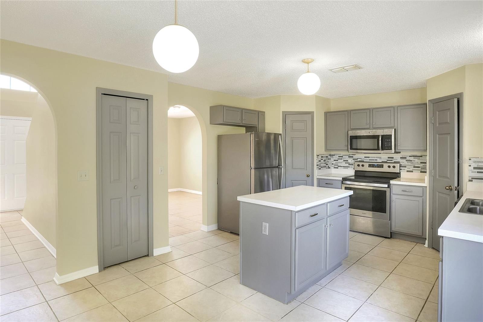 Image 12 of 53 For 186 Rosedale Drive