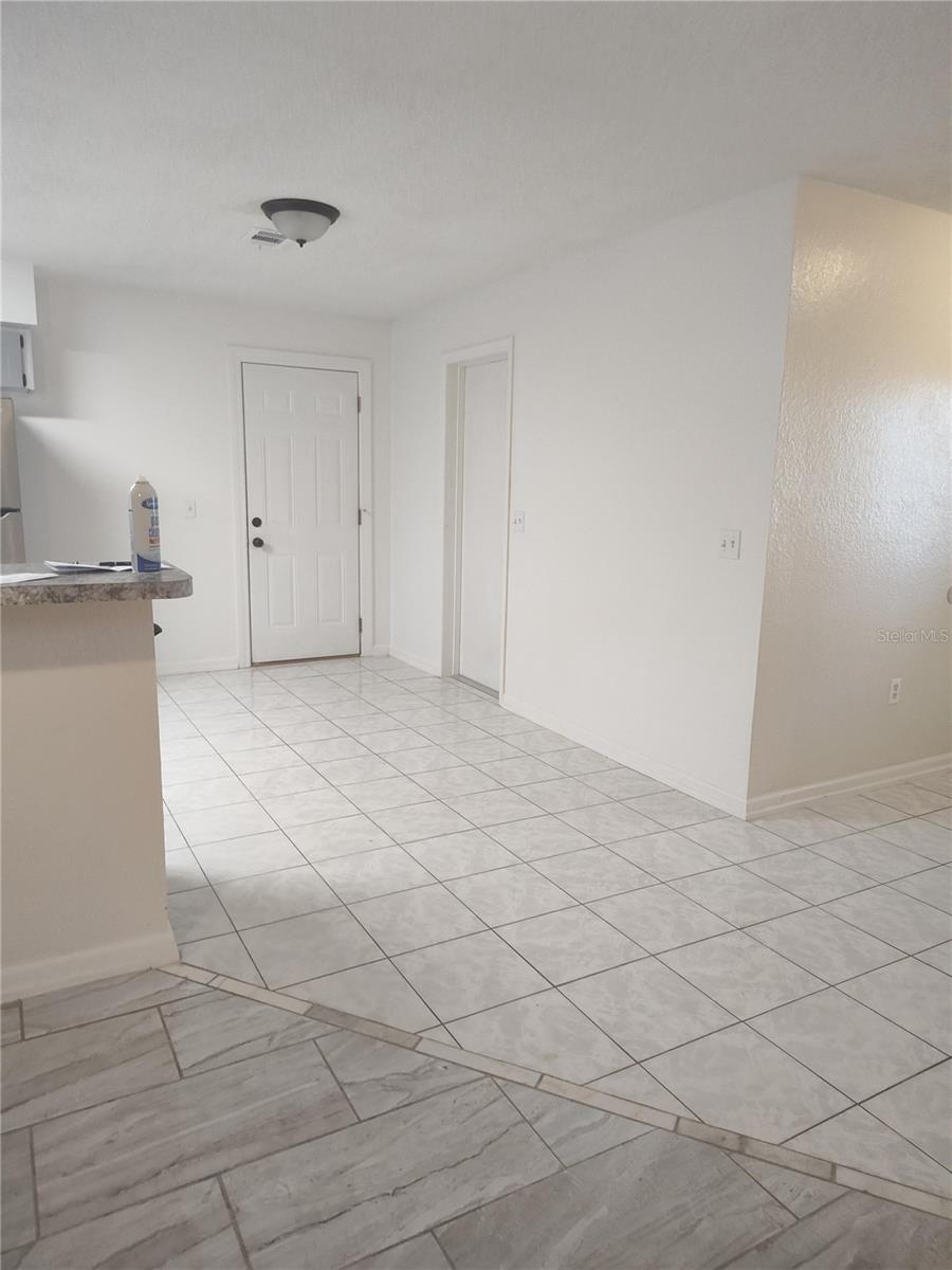 Image 11 of 41 For 406 Fox Lake Drive