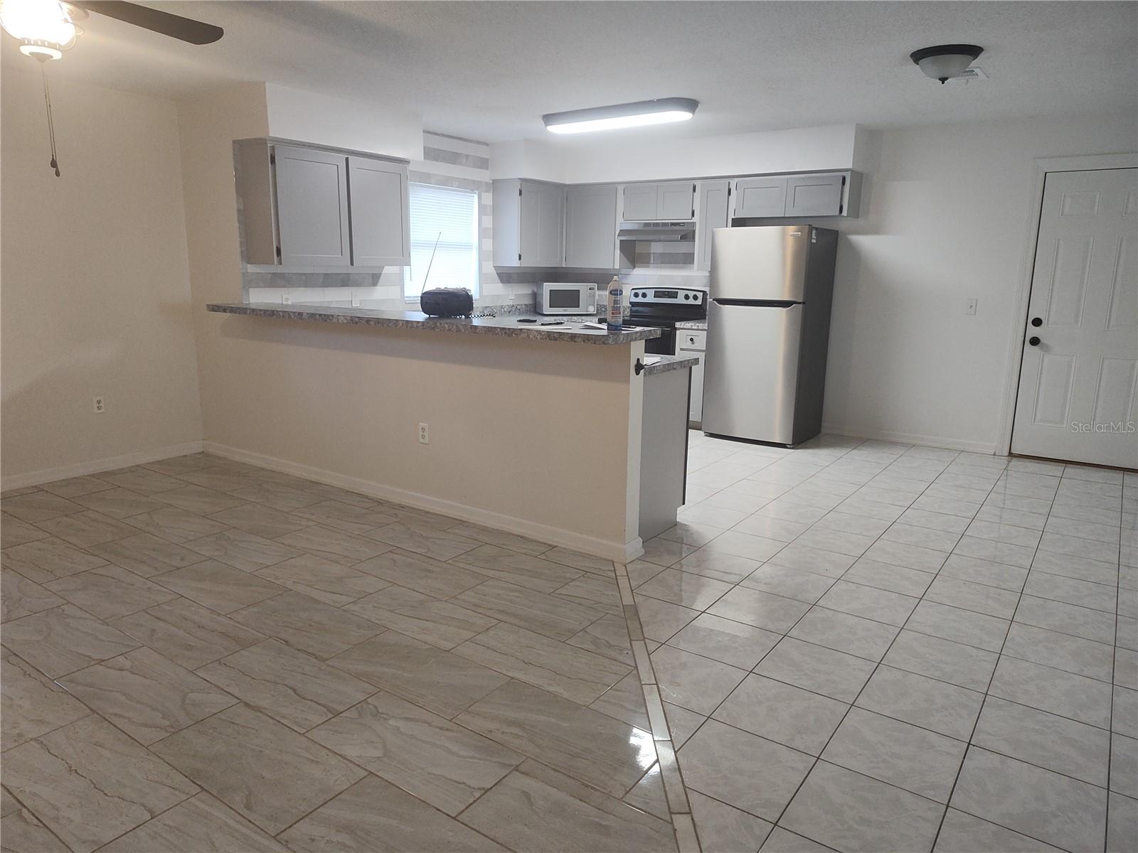 Image 2 of 41 For 406 Fox Lake Drive