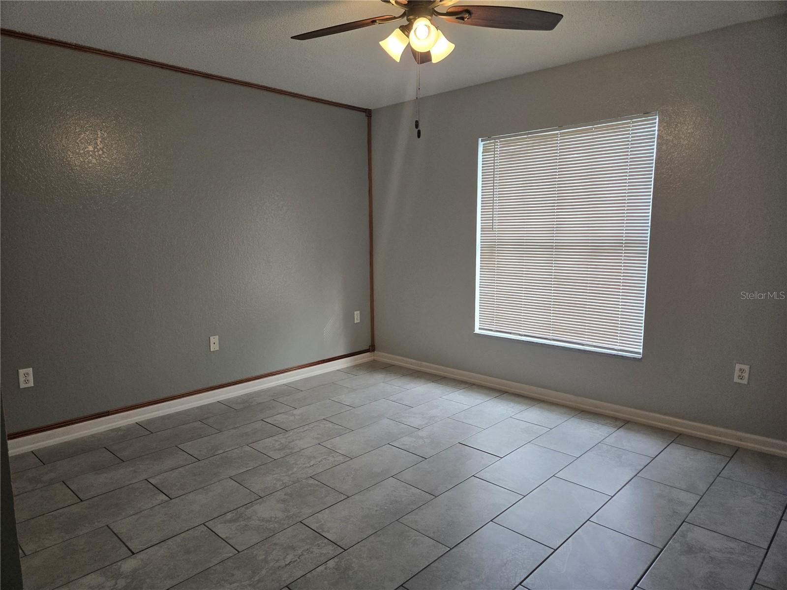 Image 32 of 41 For 406 Fox Lake Drive
