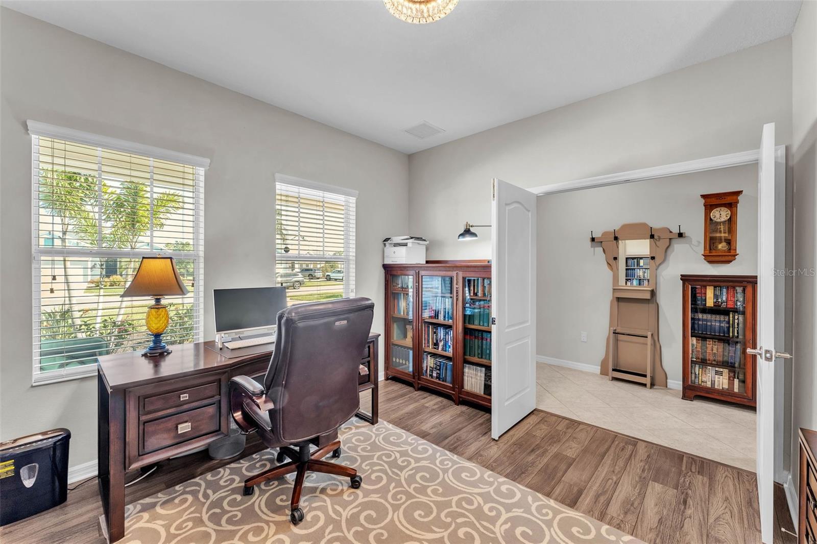 Listing photo id 9 for 7048 White Willow Court