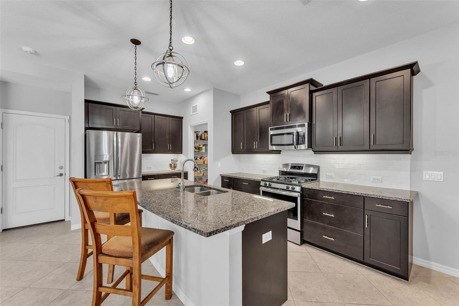 Listing photo id 15 for 7048 White Willow Court