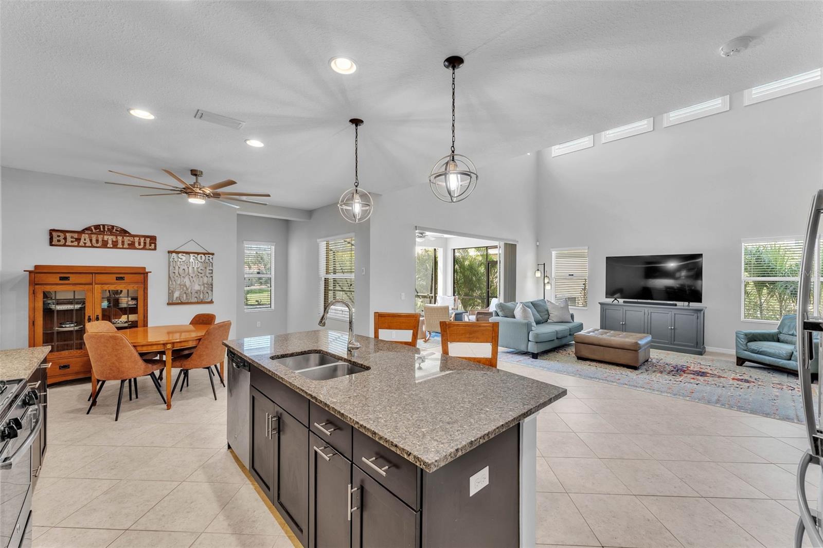 Listing photo id 20 for 7048 White Willow Court