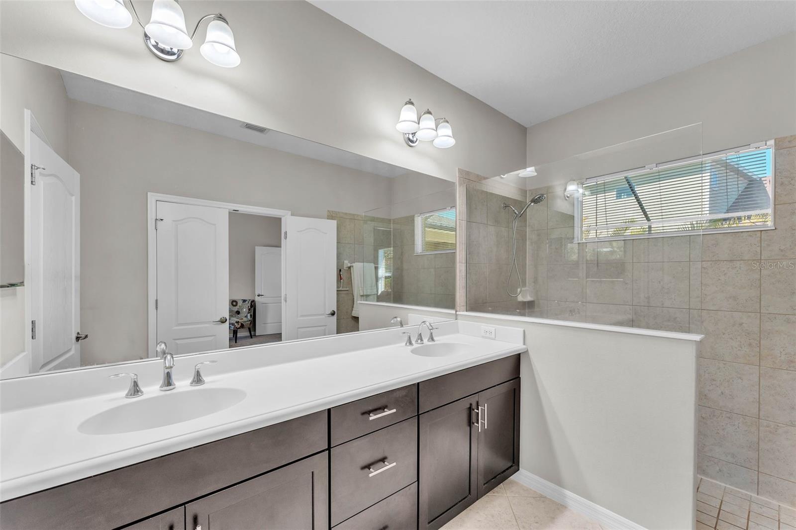 Listing photo id 28 for 7048 White Willow Court