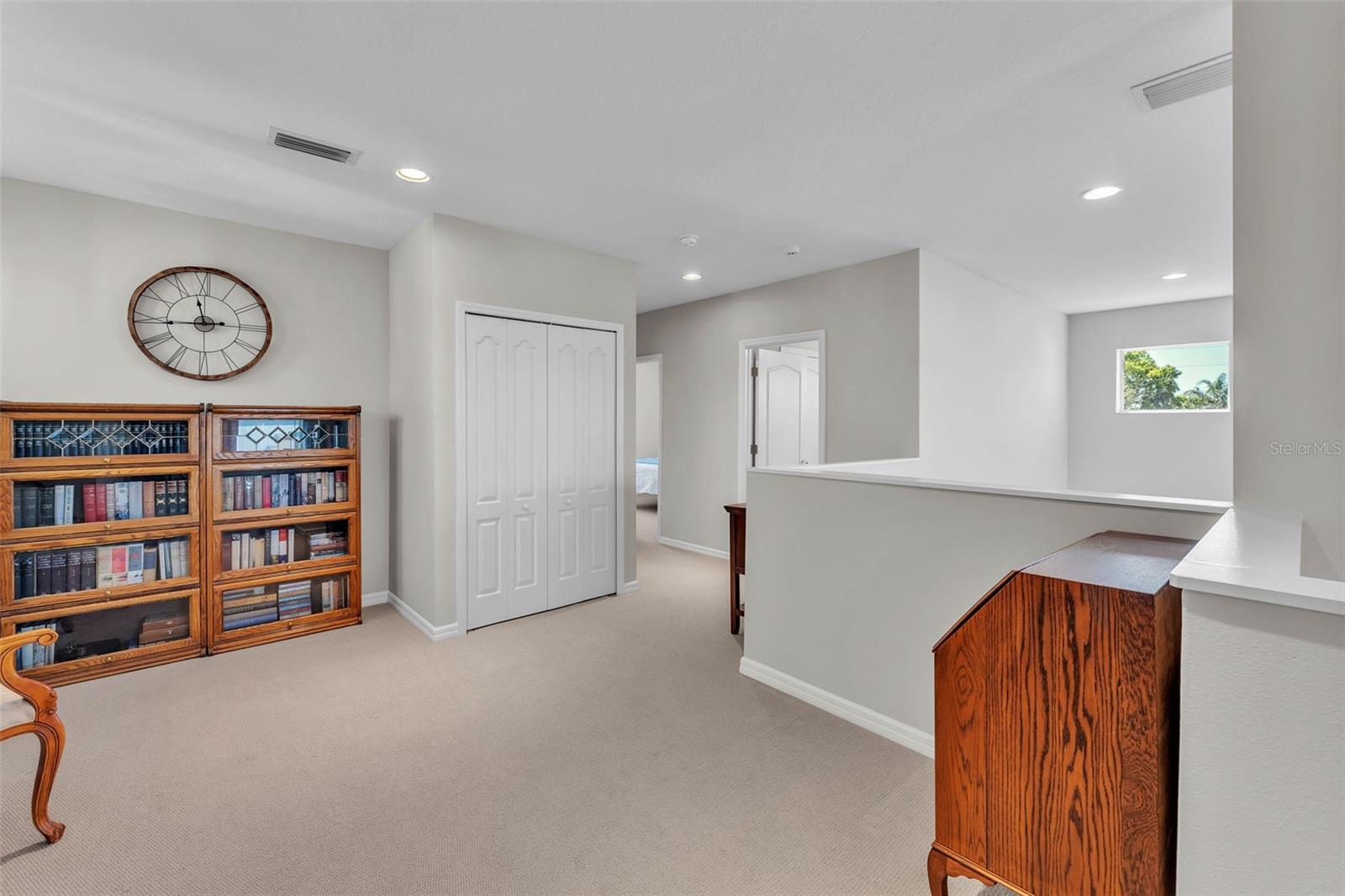 Listing photo id 39 for 7048 White Willow Court