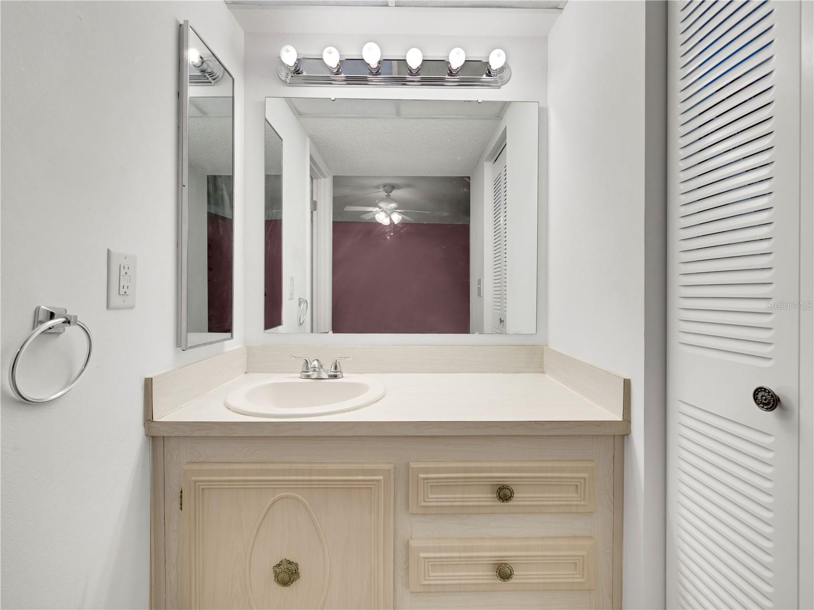 Image 20 of 33 For 227 La Casa  Ch 227