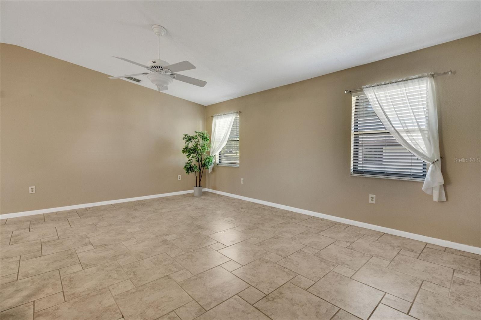 Image 4 of 26 For 3173 Sand Trap Court
