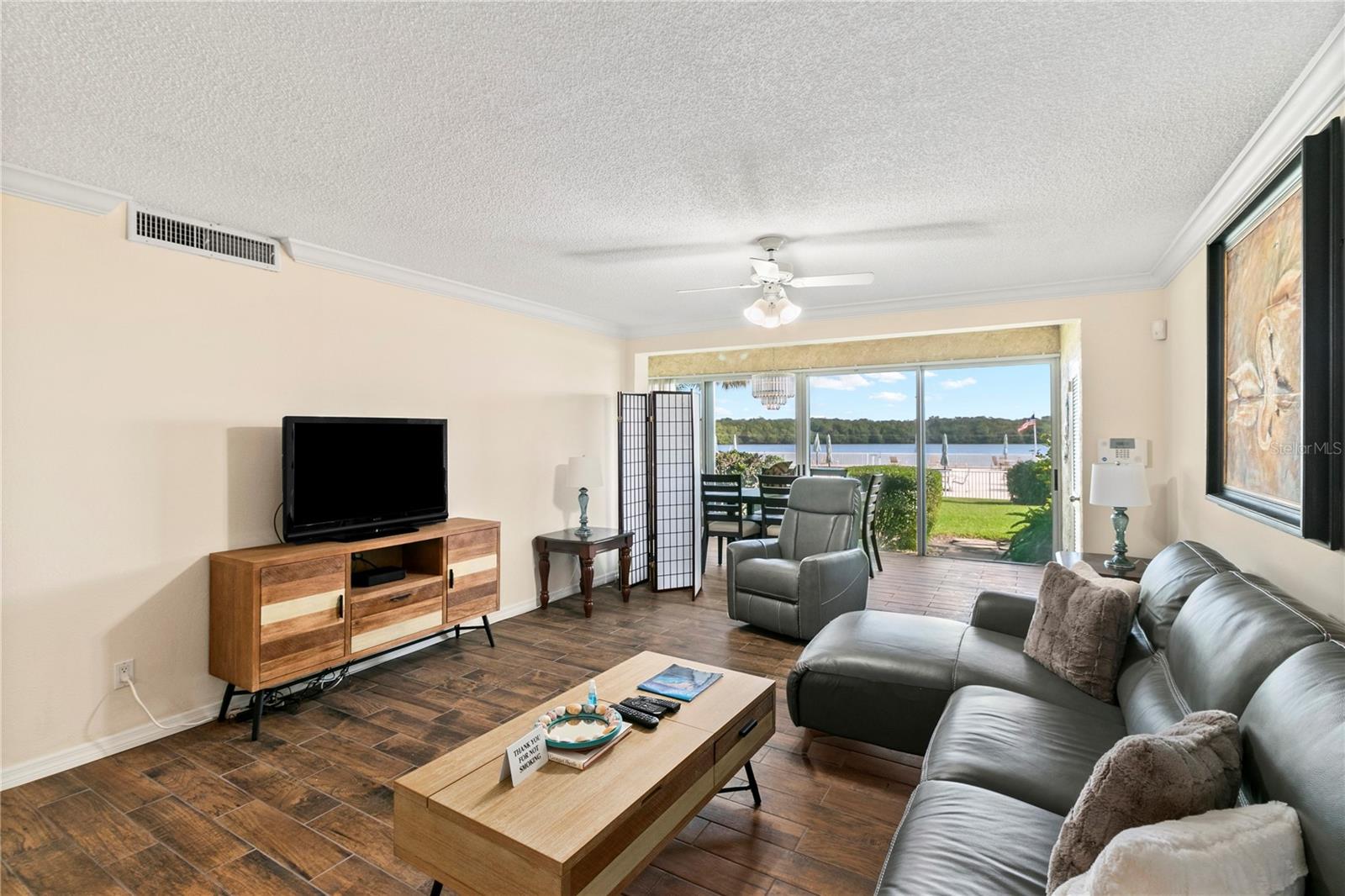 Image 11 of 42 For 605 Sutton Place 102