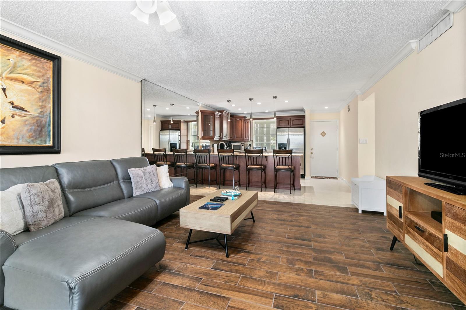 Image 15 of 42 For 605 Sutton Place 102