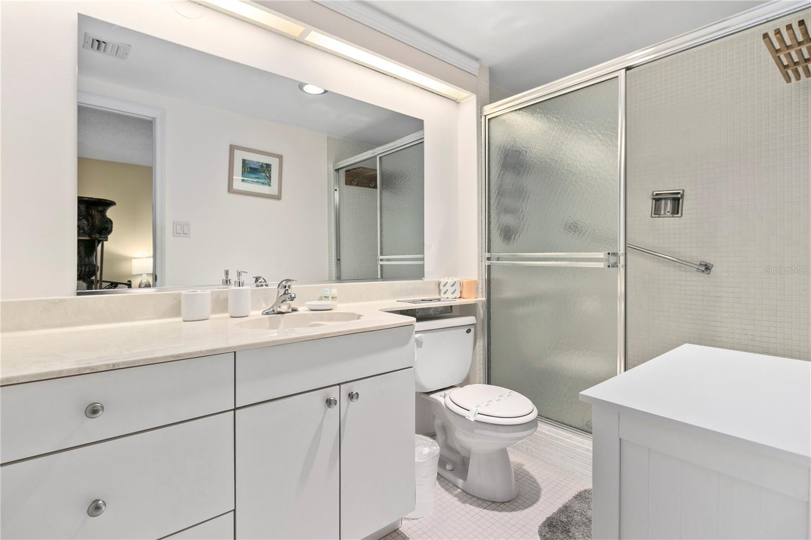 Image 20 of 42 For 605 Sutton Place 102