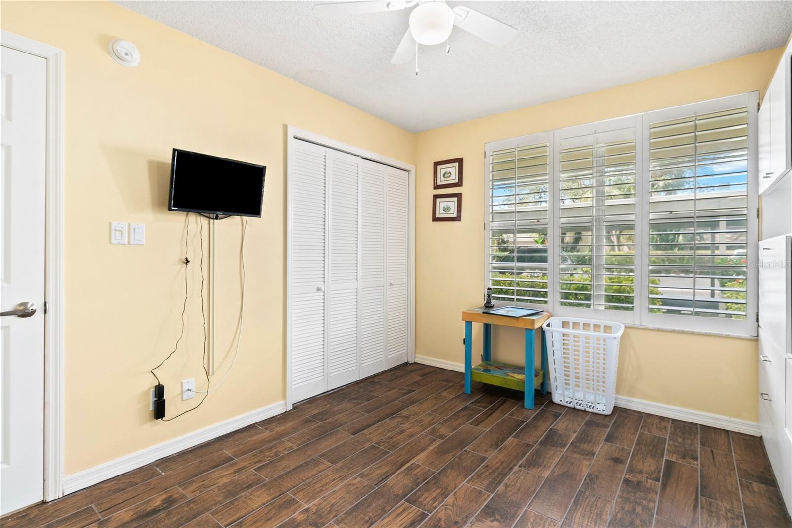 Image 22 of 42 For 605 Sutton Place 102