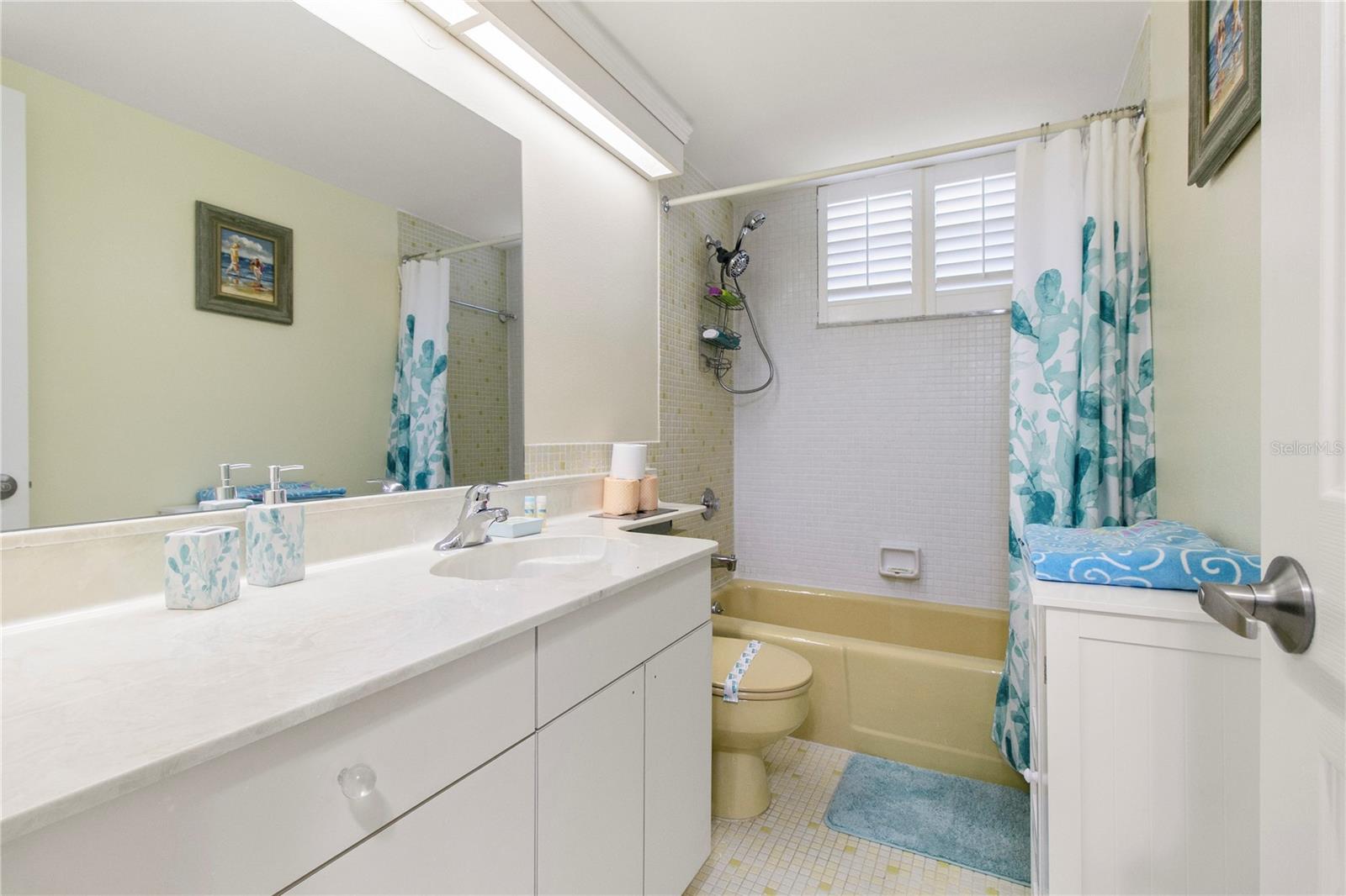 Image 24 of 42 For 605 Sutton Place 102