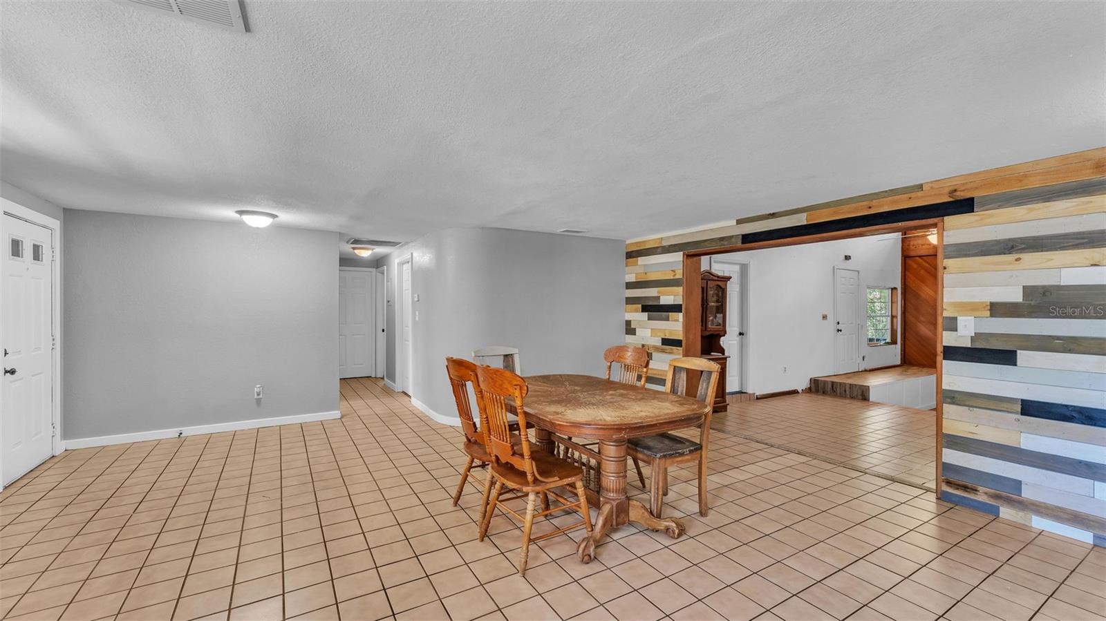 Image 31 of 43 For 503 Marianna Road