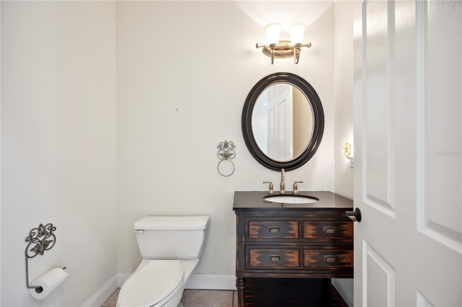 Image 13 of 76 For 715 Hanover Court