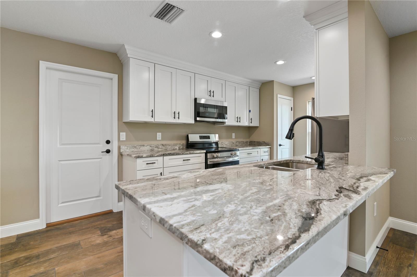 Image 10 of 35 For 6625 Thornhill Road