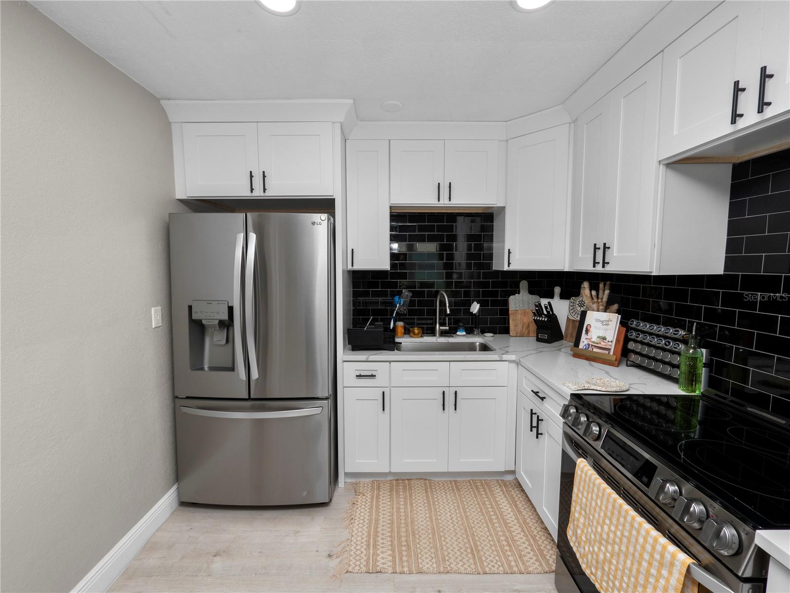 Image 11 of 33 For 219 Ariana Street A-b