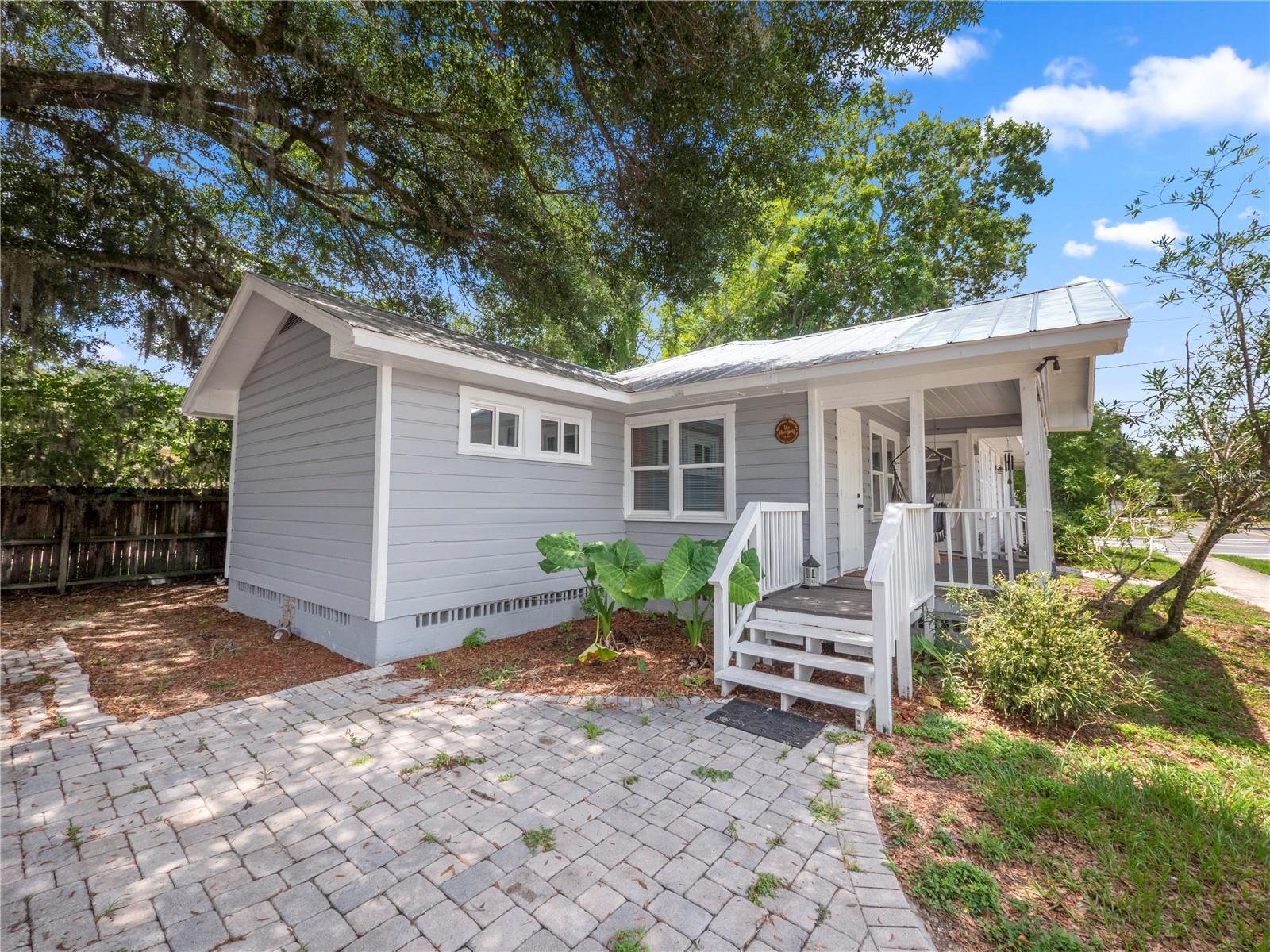 Image 9 of 33 For 219 Ariana Street A-b