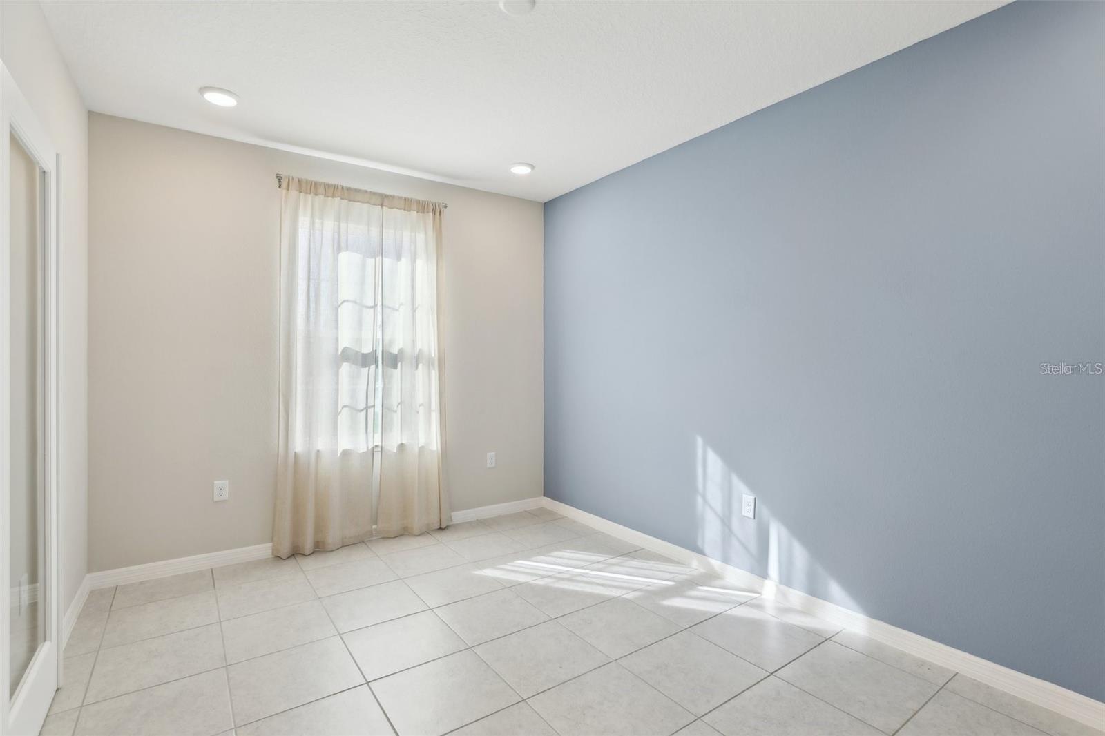 Image 11 of 28 For 2410 Park Avenue