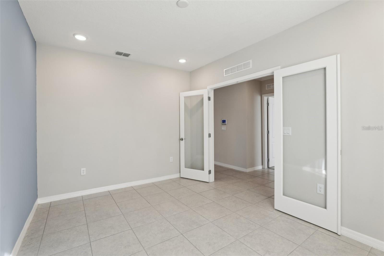 Image 12 of 28 For 2410 Park Avenue