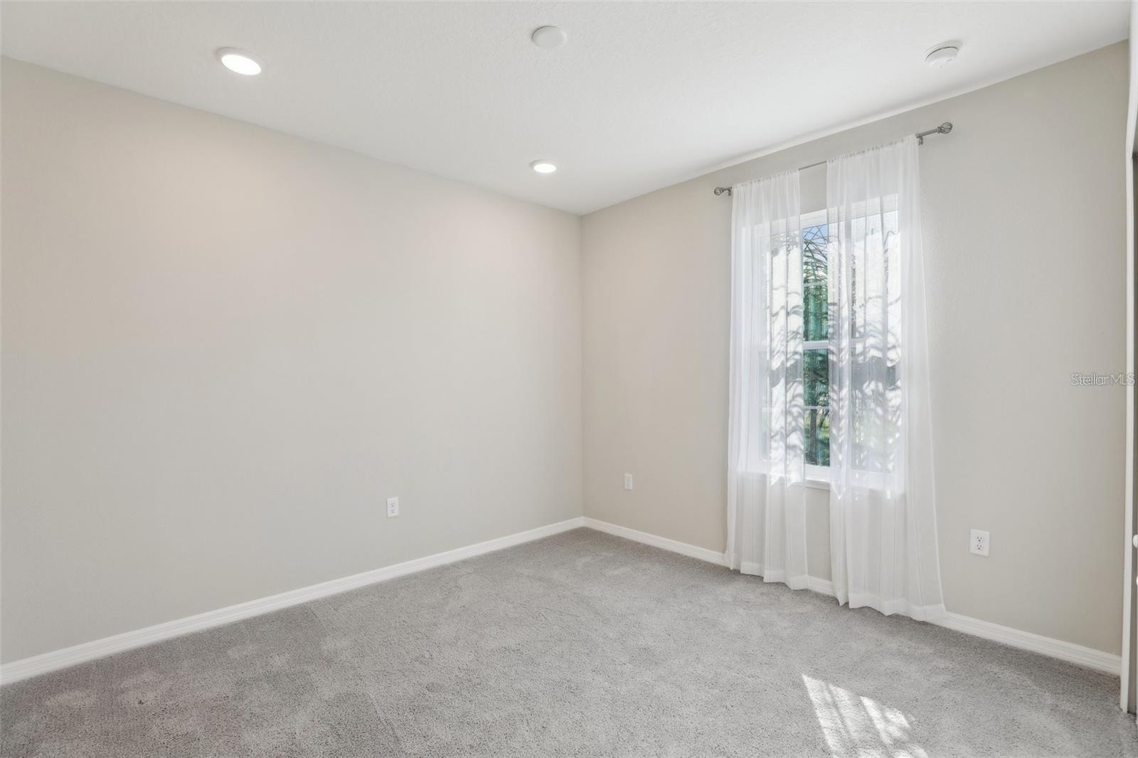 Image 13 of 28 For 2410 Park Avenue
