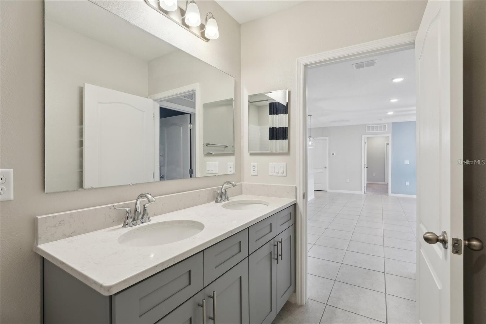 Image 19 of 28 For 2410 Park Avenue