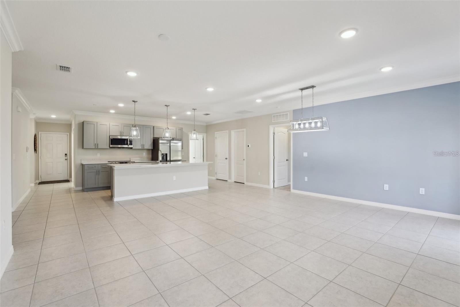 Image 6 of 28 For 2410 Park Avenue