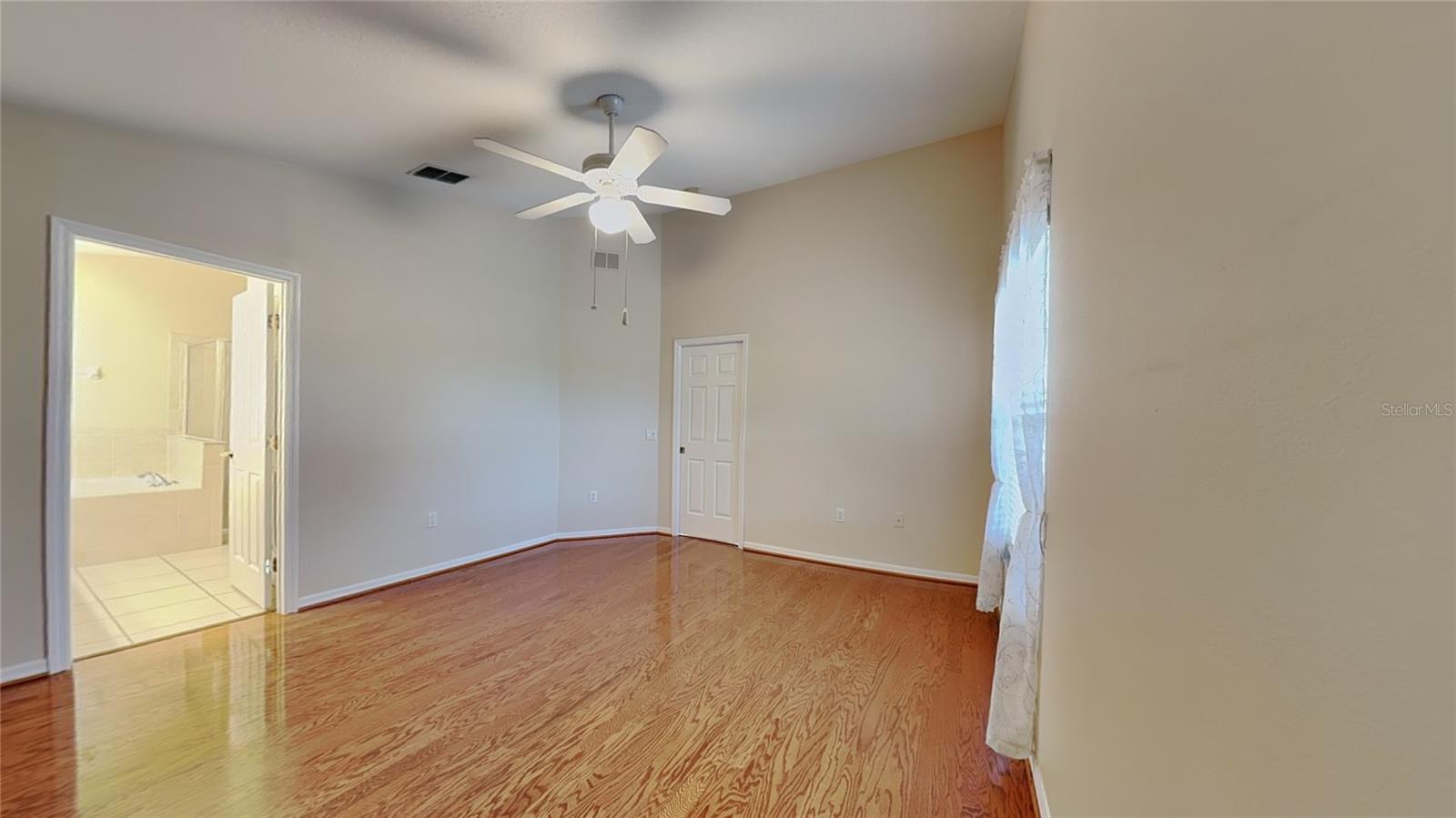 Image 11 of 24 For 1080 View Pointe Way