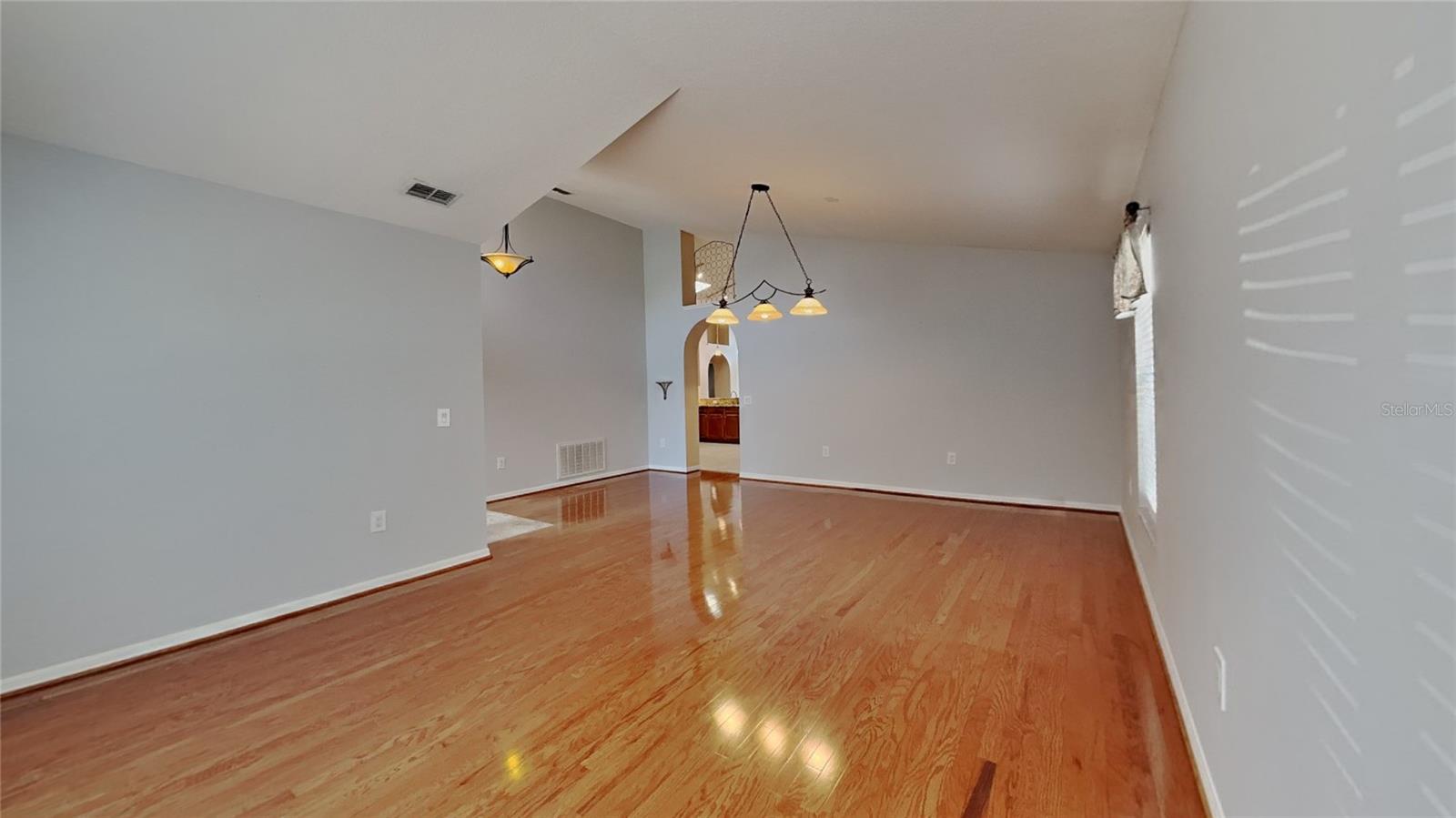 Image 4 of 24 For 1080 View Pointe Way